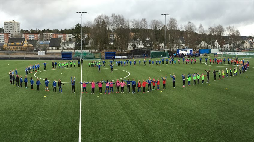 Meld deg på NIF fotballskole 2017!