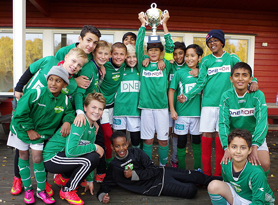 1.plass_gutter_hallager