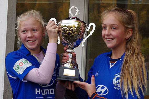 1.plass_jenter_hallager