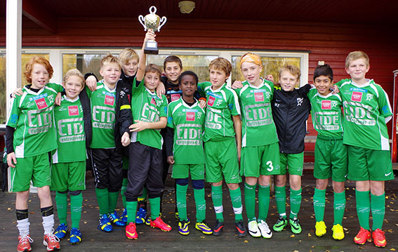 2.plass_gutter_hallager