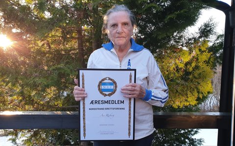 Åse Risberg er tildelt Æresmedlemskap i Nordstrand IF