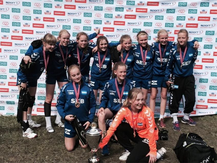 fc2015_2002