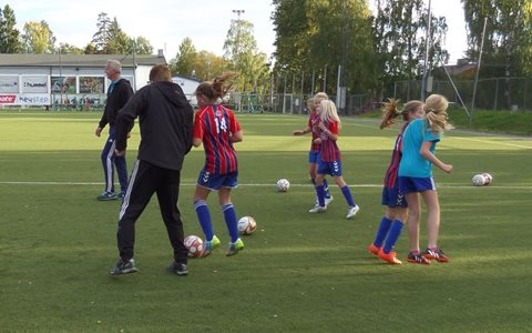 18 spillere på Jenter 03/04
