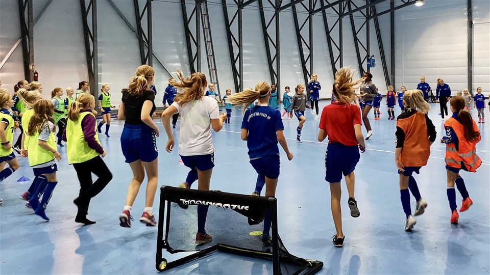 Jentefotballdagen i boblehallen