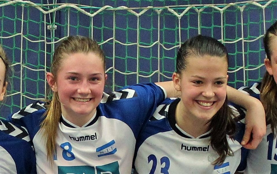 Ambisiøse J2000-jenter markerer seg