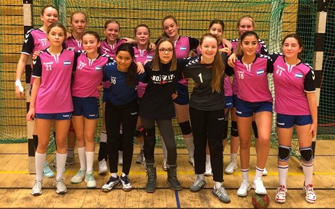 Jenter 06 med et strålende håndball-år