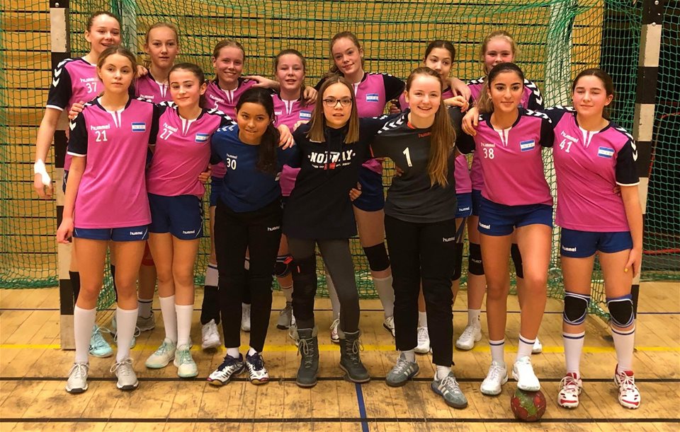 Jenter 06 med et strålende håndball-år