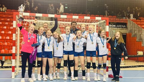 Gull i Peter Wessel Cup til Jenter 2010 