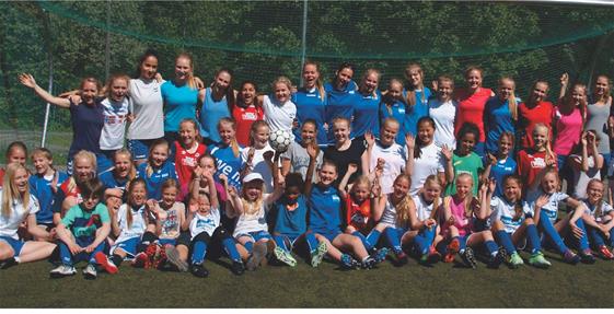 Jentefotballdag på Hallager 12. april