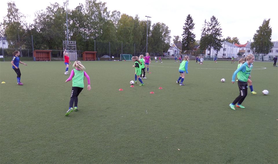 Neste lag ut er Jenter 01/02
