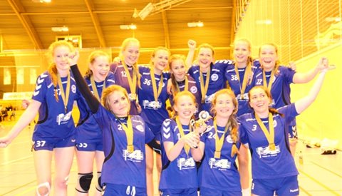Pokaler og medaljer hjem fra Slottsfjell Cup