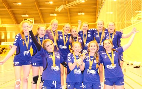 Pokaler og medaljer hjem fra Slottsfjell Cup