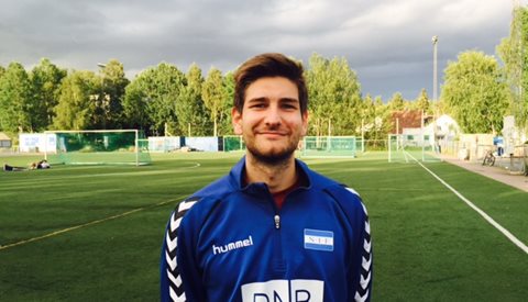Simon Hansen klar for NIF