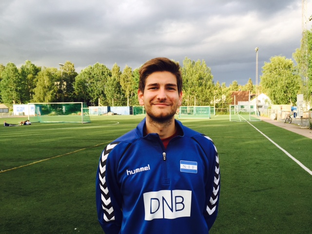 Simon Hansen klar for NIF