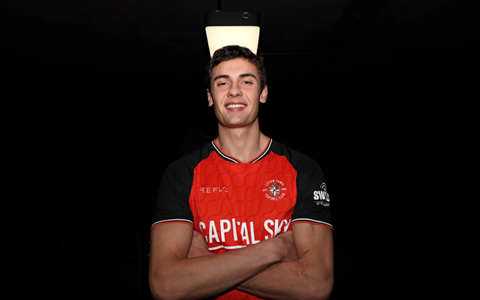 Sverre Sandal solgt til England