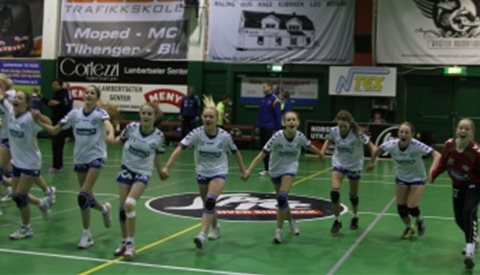 Jentene videre fra 1/8 finale i Huyndai Cup