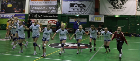 Jentene videre fra 1/8 finale i Huyndai Cup