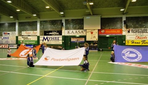 Flaggbærere for NIF Damer Elite